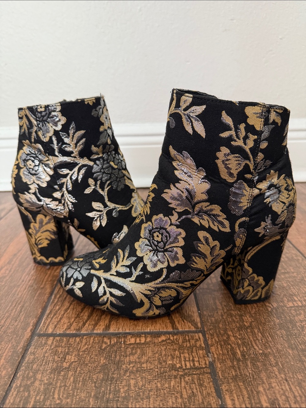 JustFab Loreida Floral Brocade Metallic Gold/Silver Tapestry Black Ankle Boots
